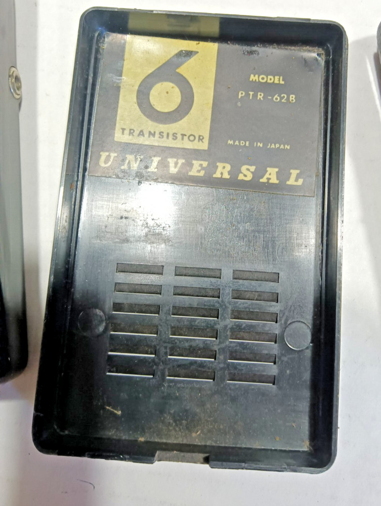 Universal PTR-628 Transistor radio with case untested