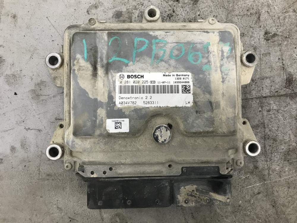 Peterbilt 388 Electronic DPF Control Module - Used | P/N A034V782