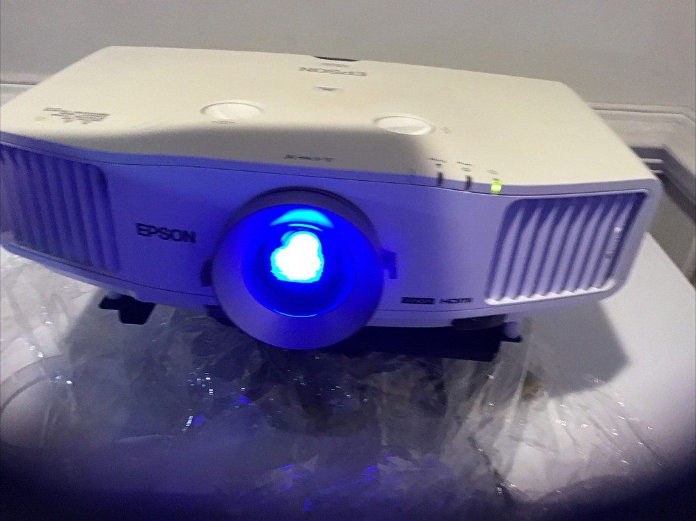 Epson Powerlite Pro G5200W Projector