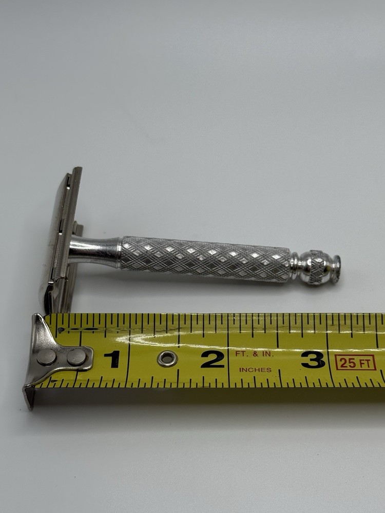 Vintage Gillette Double Edge Razor & Platinum Plus Blade. Date code T4