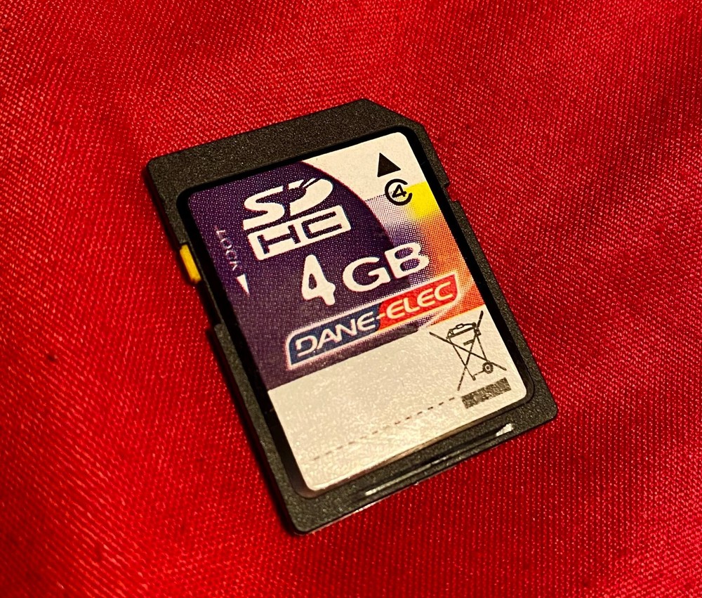 Dane-Elec 4GB SDHC Class 4 Memory Card (Japan)