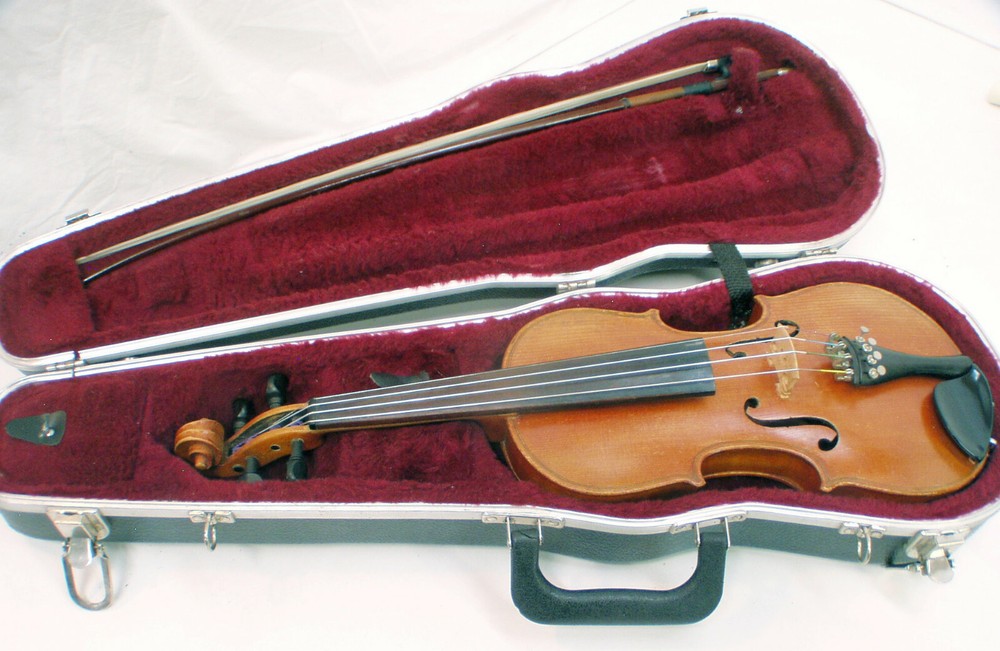 Vintage 1/2 size German violin