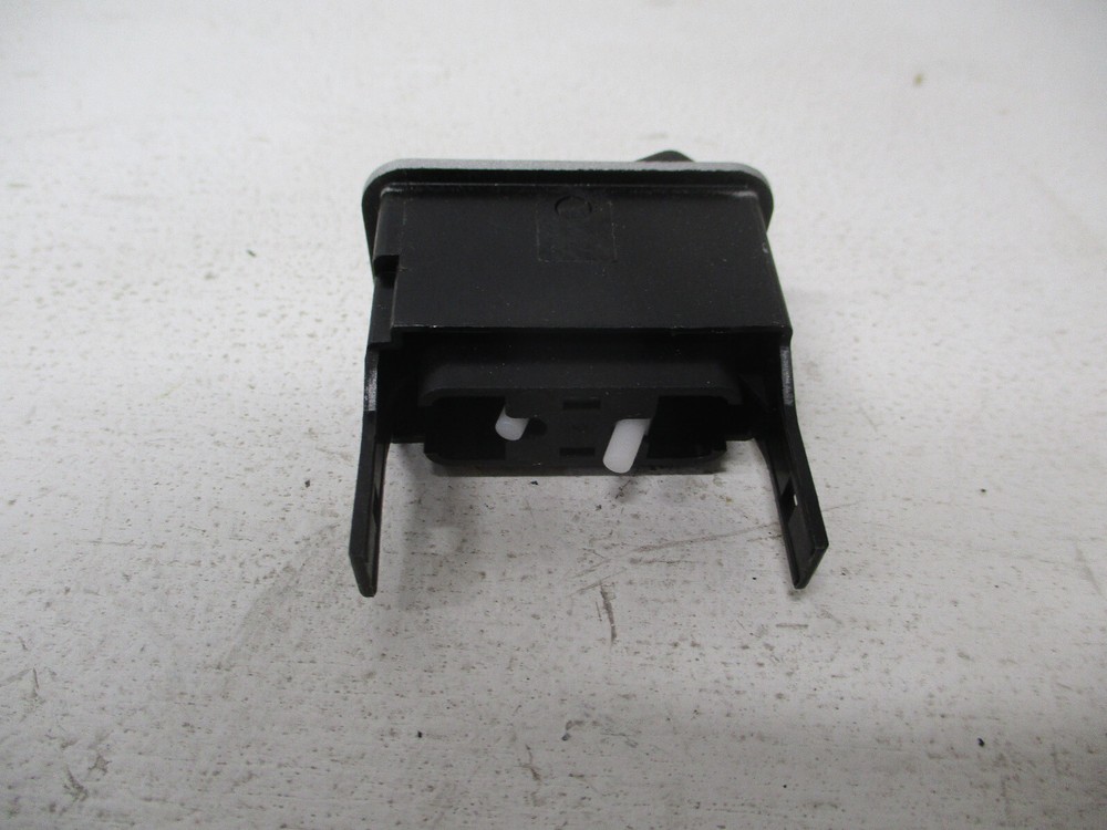 3825704C1 INTERNATIONAL CAB DOME LIGHT SWITCH