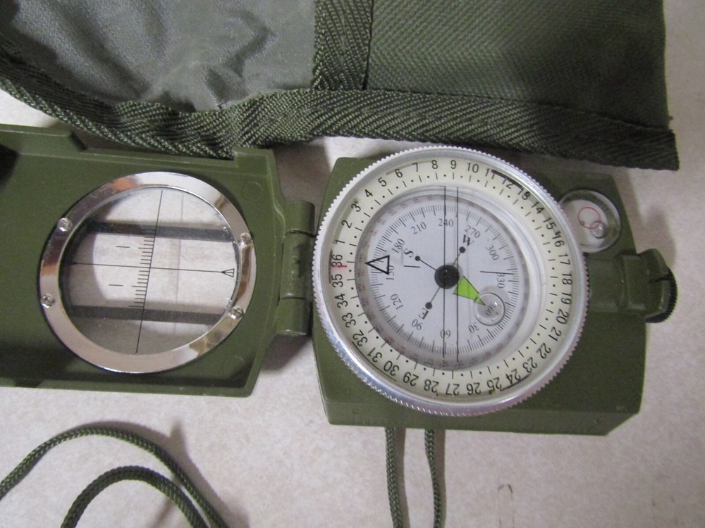 MILITARY GERMAN OR BRITISH MADE COMPASS PRIMATIC WITH CASE