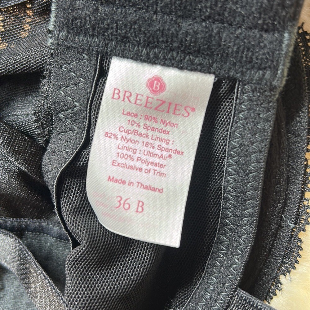 NWT BREEZIES black lace underwire bra