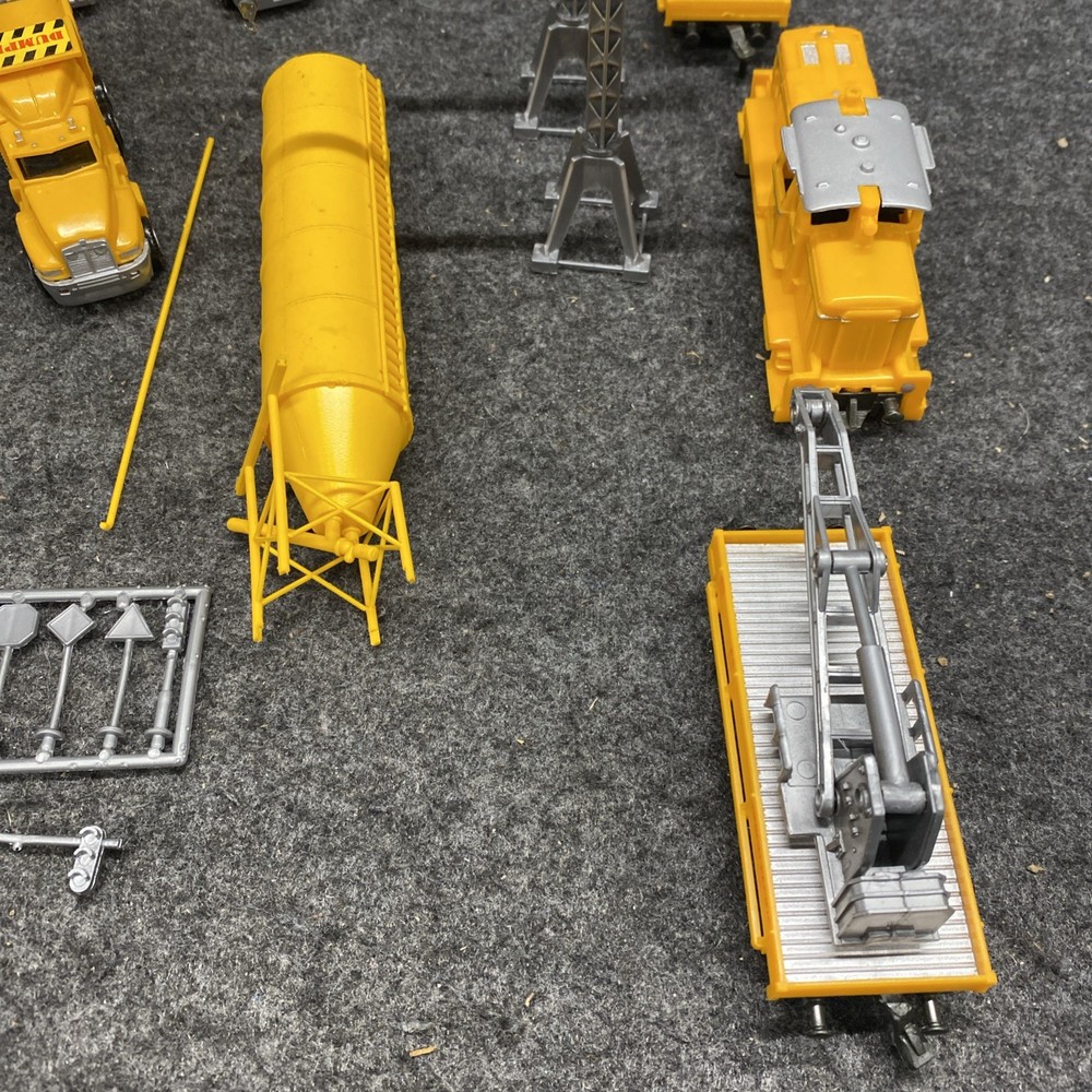 New Ray Construction Set With Train