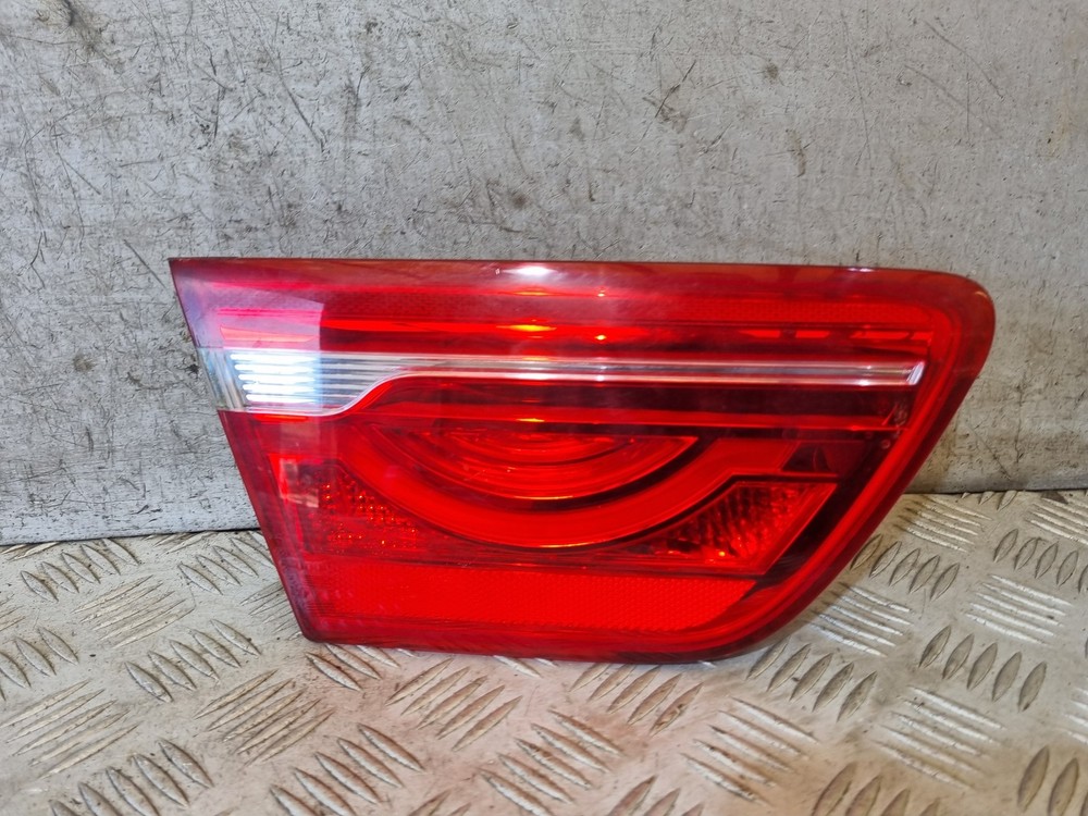JAGUAR XE SALOON 2016-2019 REAR/TAIL LIGHT ON TAILGATE (PASSENGER SIDE)
