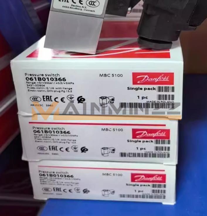 One New Danfoss 061B010366 pressure switch