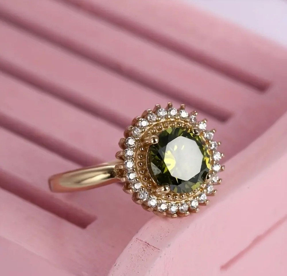 Unique Dramatic Style Peridot And Gold Statement Cocktail Ring sz 7 2️⃣