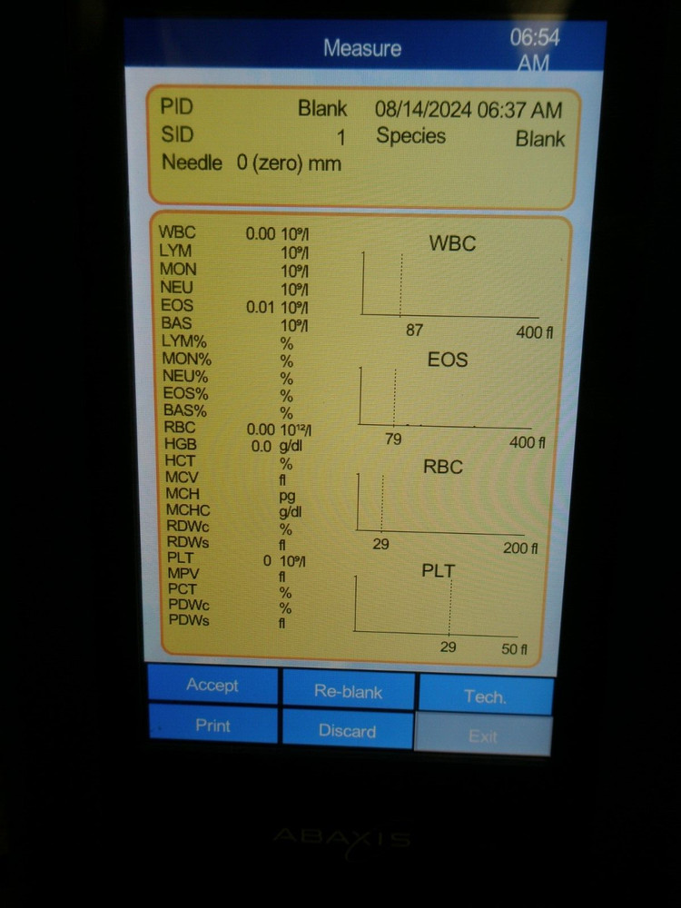 ABAXIS VETSCAN HEMATOLOGY ANALYZER HM5 - in working environment