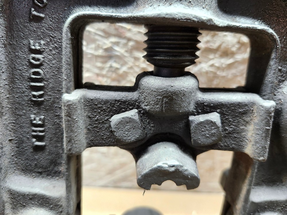 Pipe Vise, The Ridge Tool Co. 2 1/2" Capacity Pipe Vise