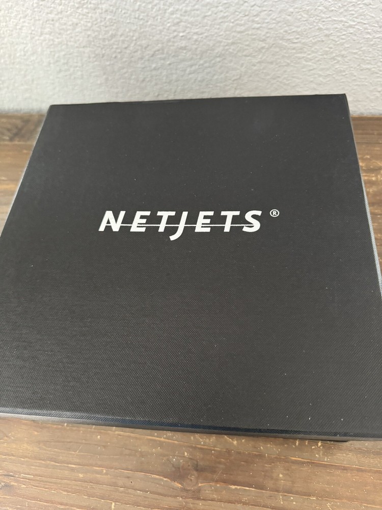 BUSINESS NETJETS EXECUTIVE DESK MODEL