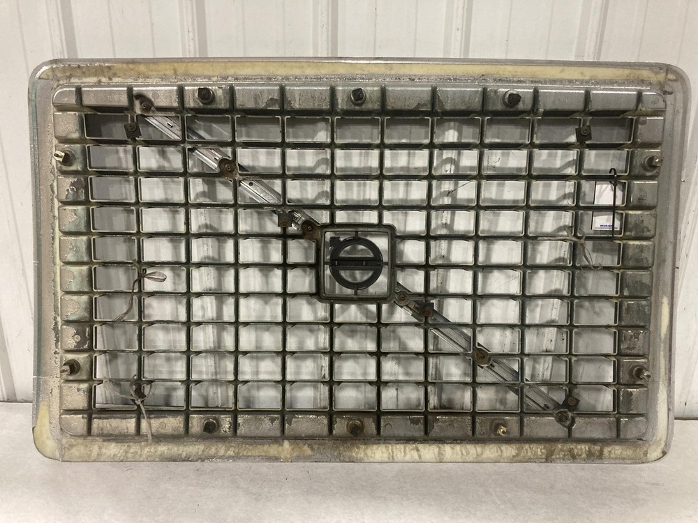 2003-2017 Volvo VNL Grille - Used