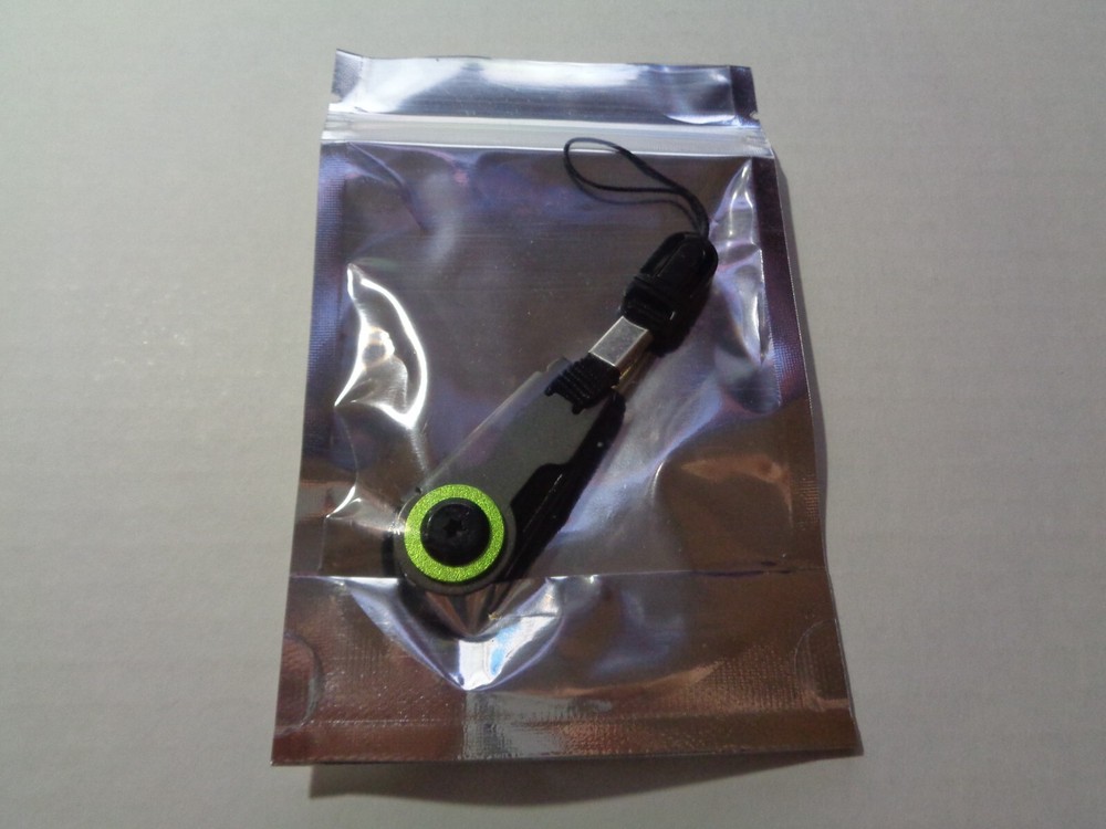 Zip Blade Knife Attaches to Zipper Pull Tab with Locking Blade Quick Release Tab