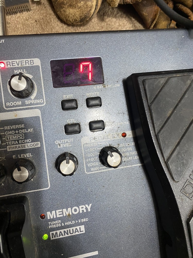 BOSS ME-80 Guitar Multiple Effects Pedal Board - Tested