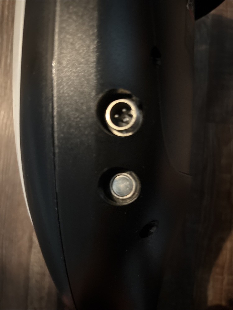 Jetson HB w ith Charging Plug.