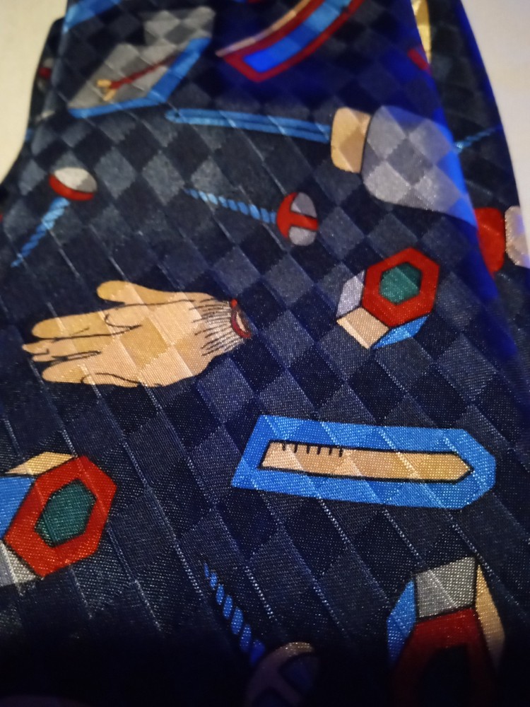 MENS NECKTIE WITH FUN TOOL PATTERN