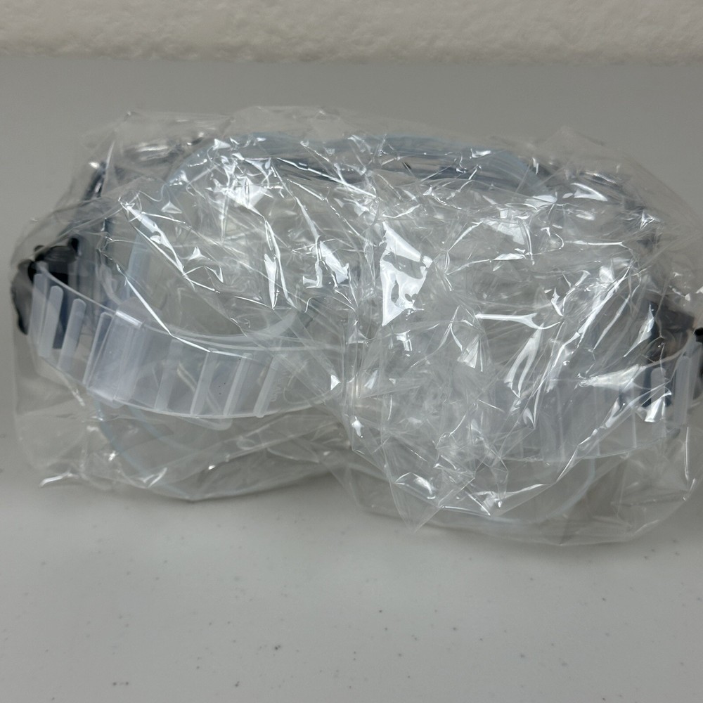 Akona Tobago Mask Black W Case