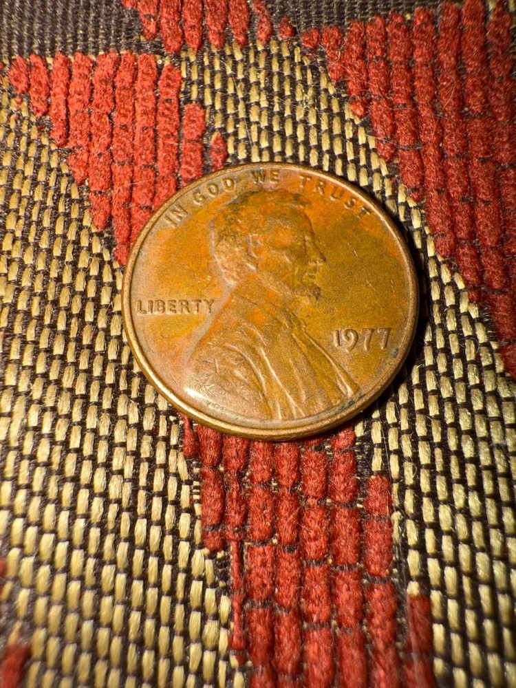 1977 Lincoln Penny. No Mint Mark!!