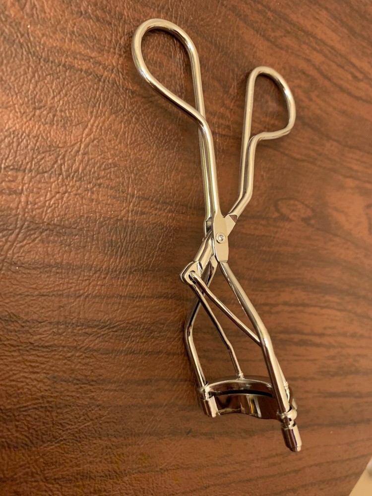 NEW- Silver Eyelash Curler Makeup Accessory Beauty Tool
