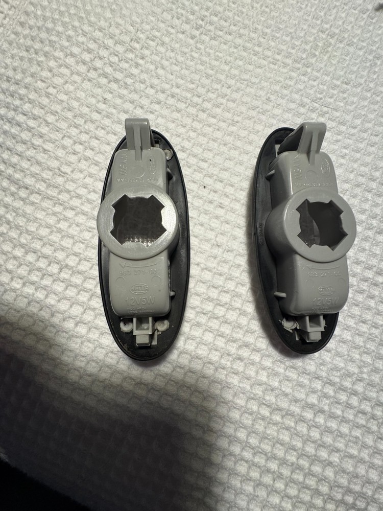 2009 Mercury Mariner right, left side front mounted fender accessory lights