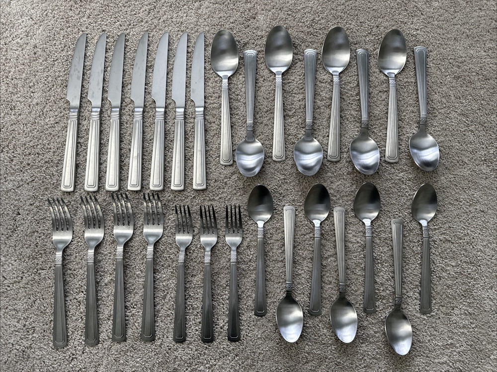 29-pc Unbranded 18/0 Stainless China Flatware EUC Heavy, High Quality Fork Spoon