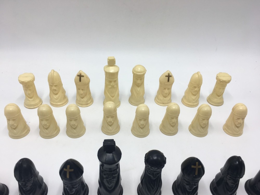Vintage Plastic Chess Set Complete - Black & White (Unbranded)