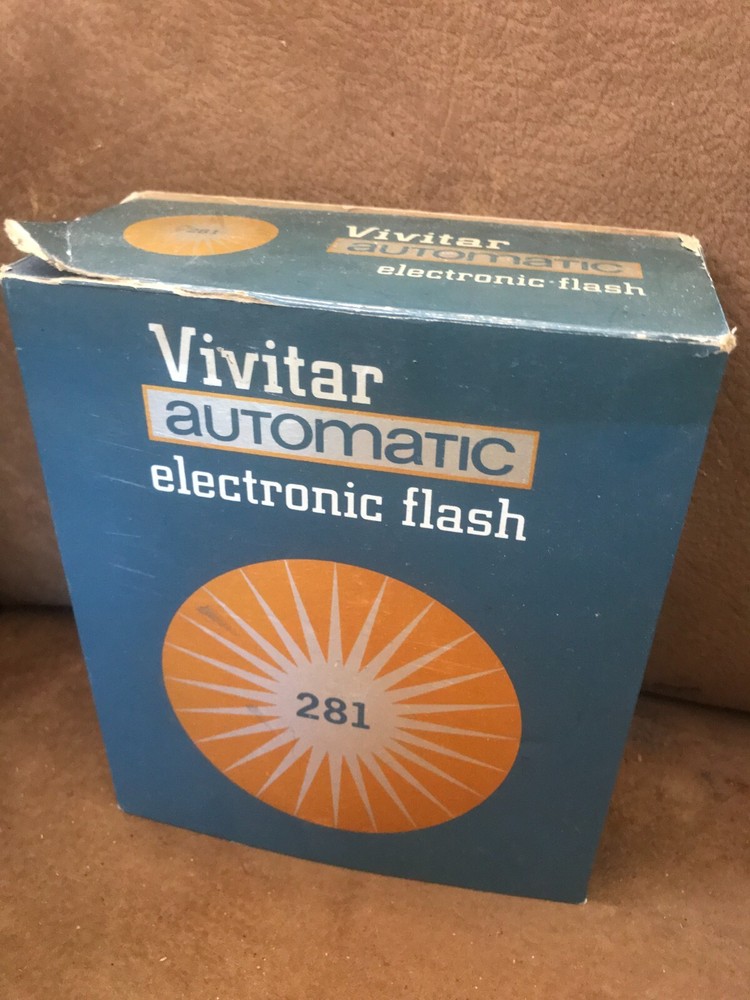 Vintage Vivitar Automatic 281 Electronic Flash Camera with Box and Case