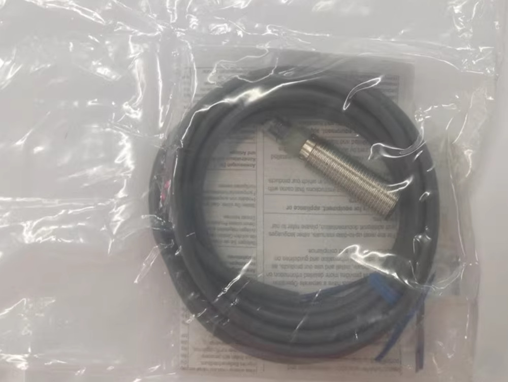 1PC New Omron Proximity sensor E2B-M12KS04-WZ-C1 2M #LL