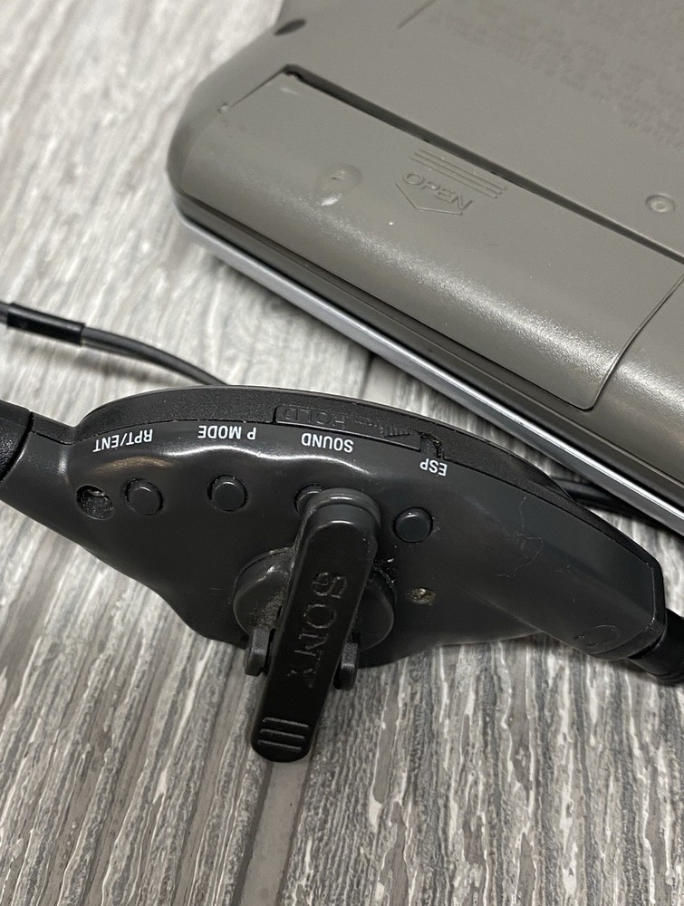 Sony Discman ESP2 Portable Personal CD Player Silver D-E775 Shock Protection