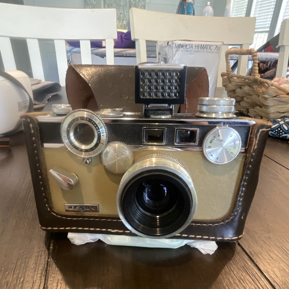 Argus C3 Vintage Rangefinder Camera Beige Silver Black with Case