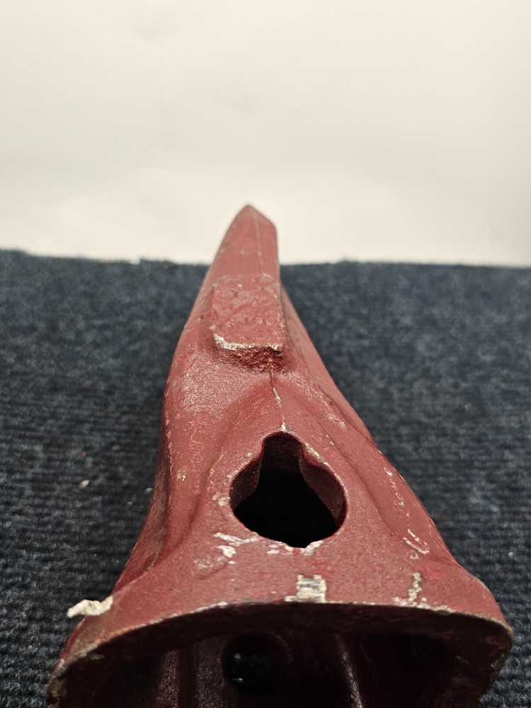 MTG MA15E: Bucket Teeth Point E Design (Extra) for diggers