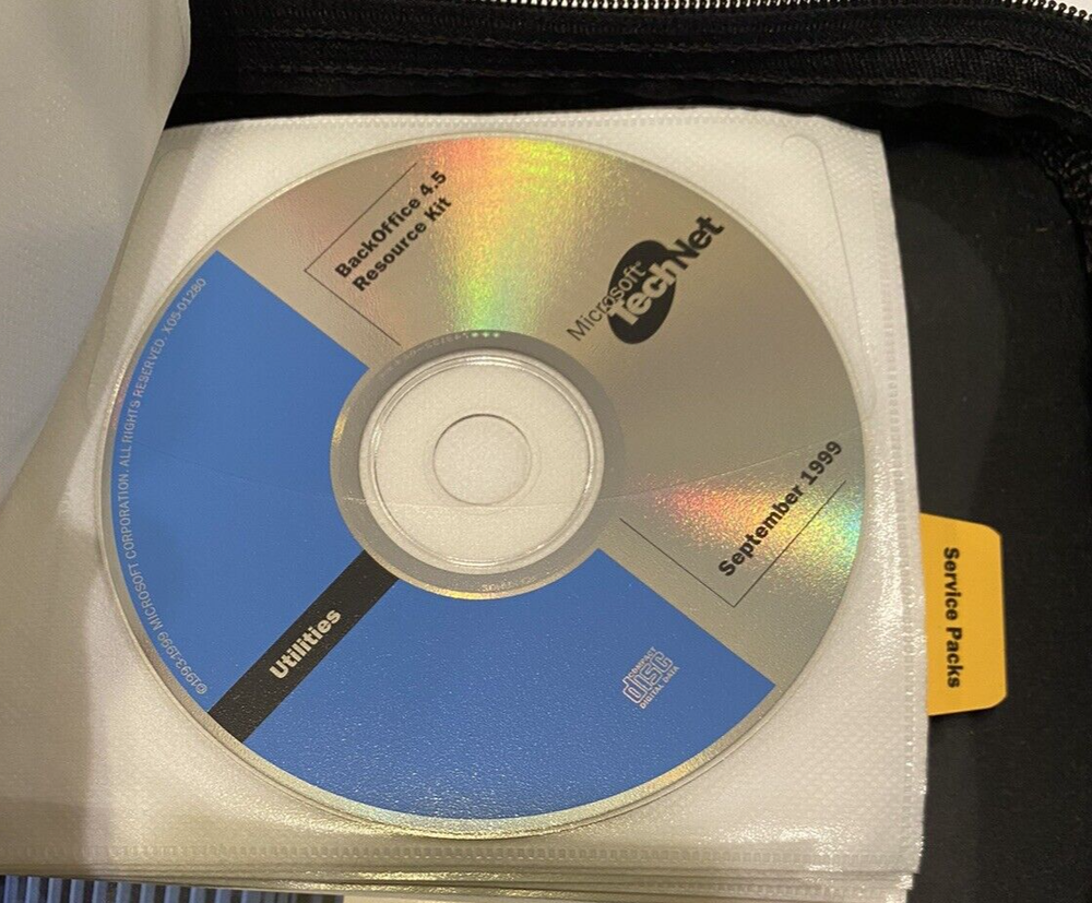 Microsoft Technet Plus Cd Subscription With Binder 55 CDs 1999 2000 Discs