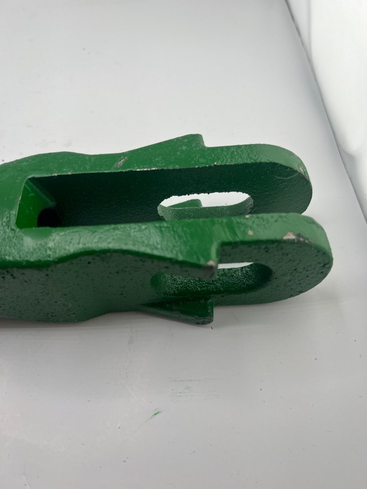Casting Lower Lift AN002262 Fits John Deere