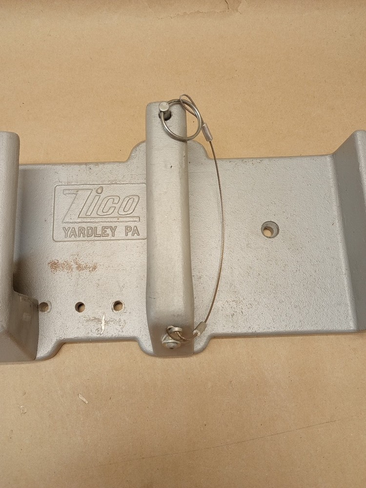 Zico Flat and Pick Head Axe Wall Mount Bracket Fire Fighting