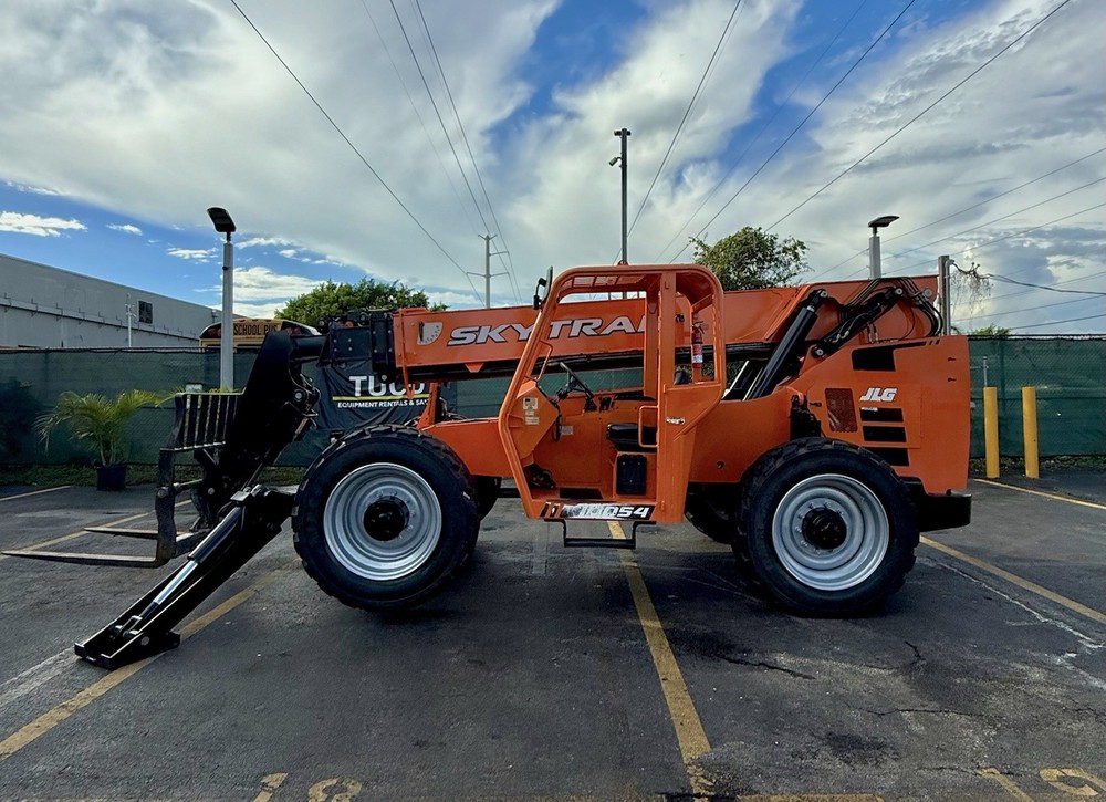 2017 SKYTRAK 10054 10,000LB DIESEL TELEHANDLER