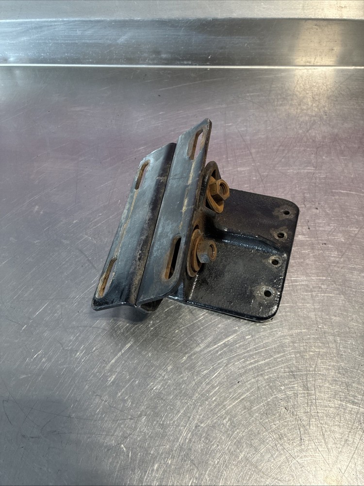 FREIGHTLINER BRACKET - UPPER EXHAUST SUPPORT, CAB MOUNTED, RH