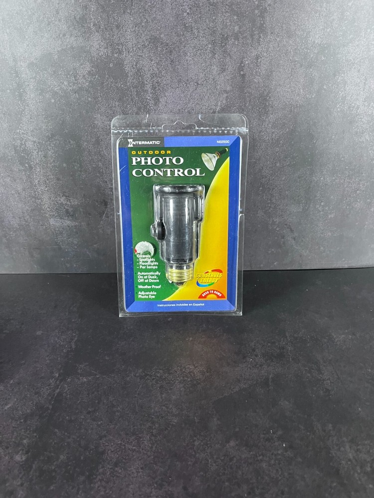 Dusk to Dawn Intermatic Automatic Security Light Control NE250C NIP