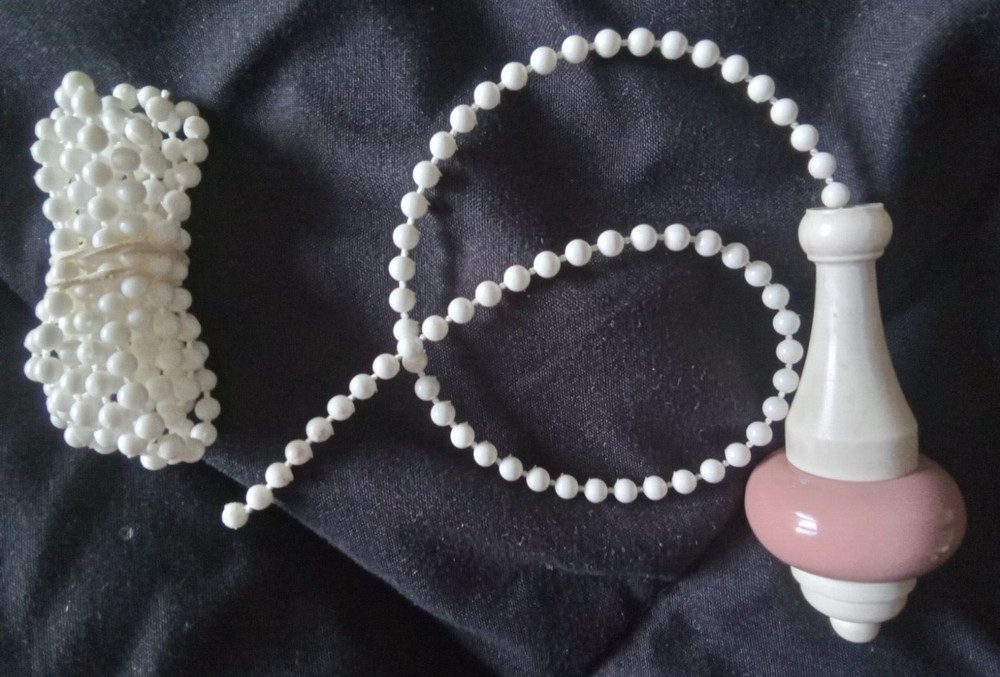 BEADED LIGHT OR FAN PULL INCLUDES BEADED EXTENSION - PINK AND WHITE