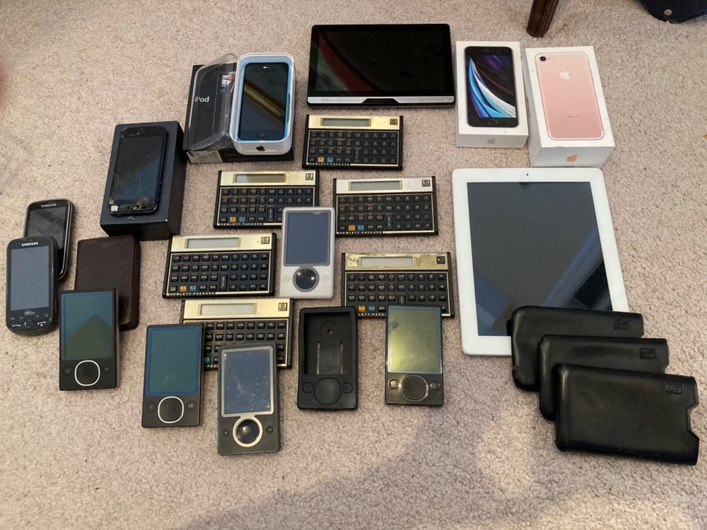 HUGE Electronics Lot  ZUNE IPAD IPOD HP Calculator