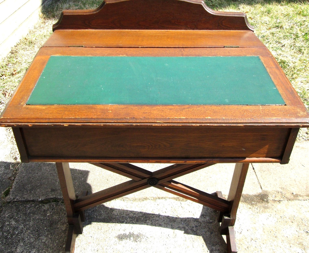EASTLAKE STUDENT DESK