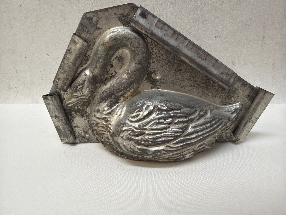 VINTAGE CHOCOLATE MOLD SWAN