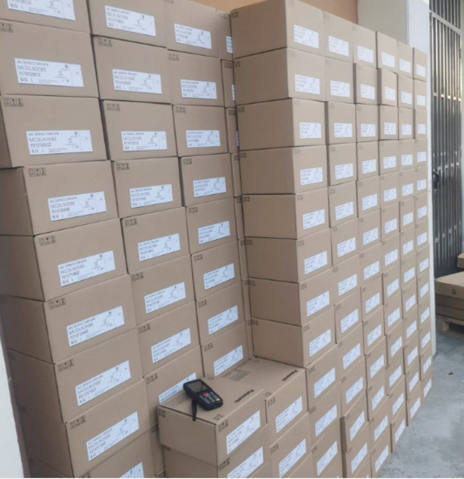 priority express Panasonic servo motor MSMD042P1U new