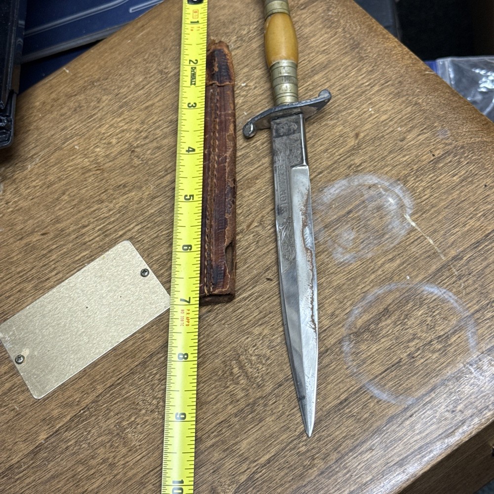 A GERMAN SOLINGEN DAGGER WITH ENGRAVED BLADE