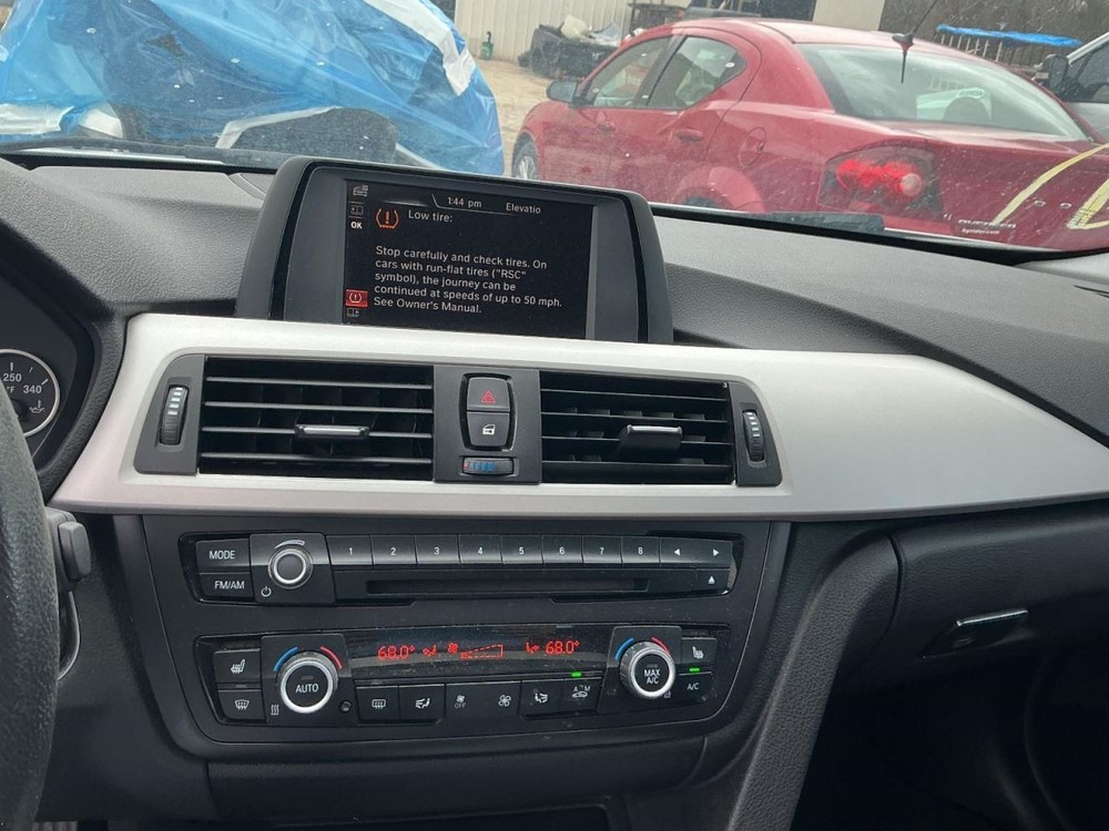 320I 2015 Glove Box 4982380