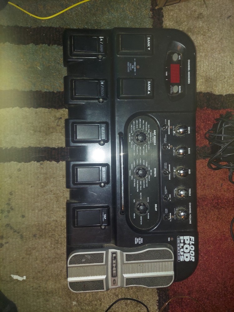 LINE 6 Floor Pod Plus Guitar Effects