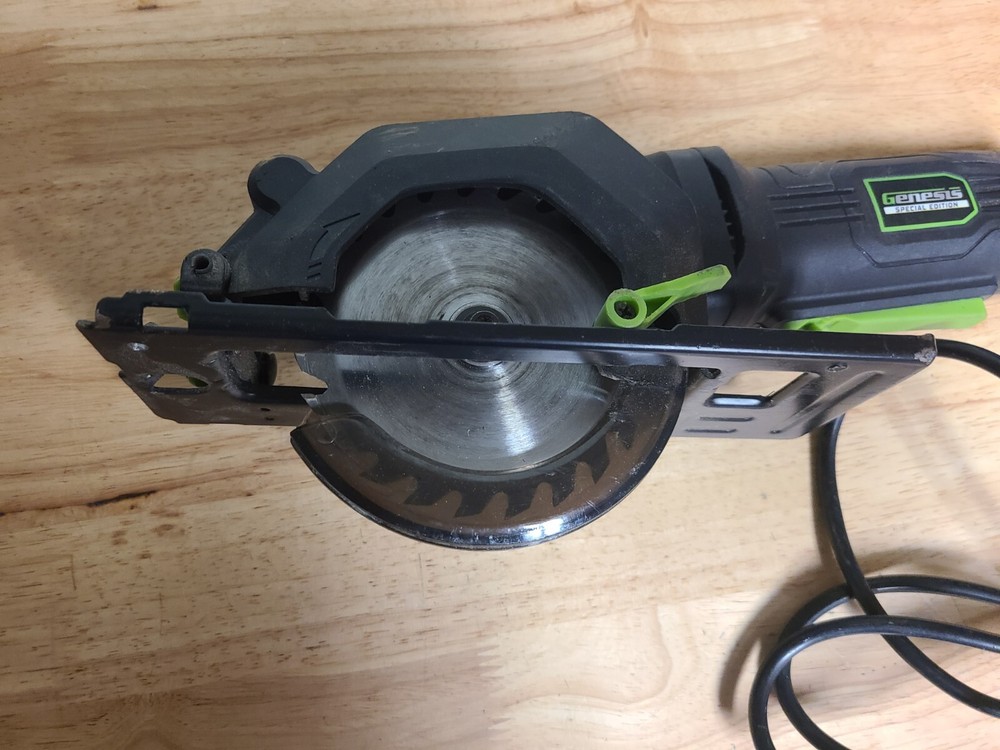 Genesis 4-1/2" Compact Circular Saw. GCS445SE.