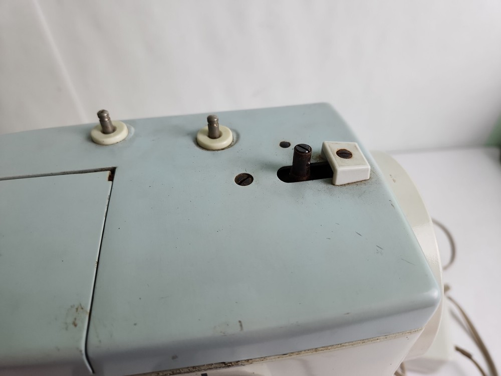 Elna Supermatic Type 62 Sewing Machine Working
