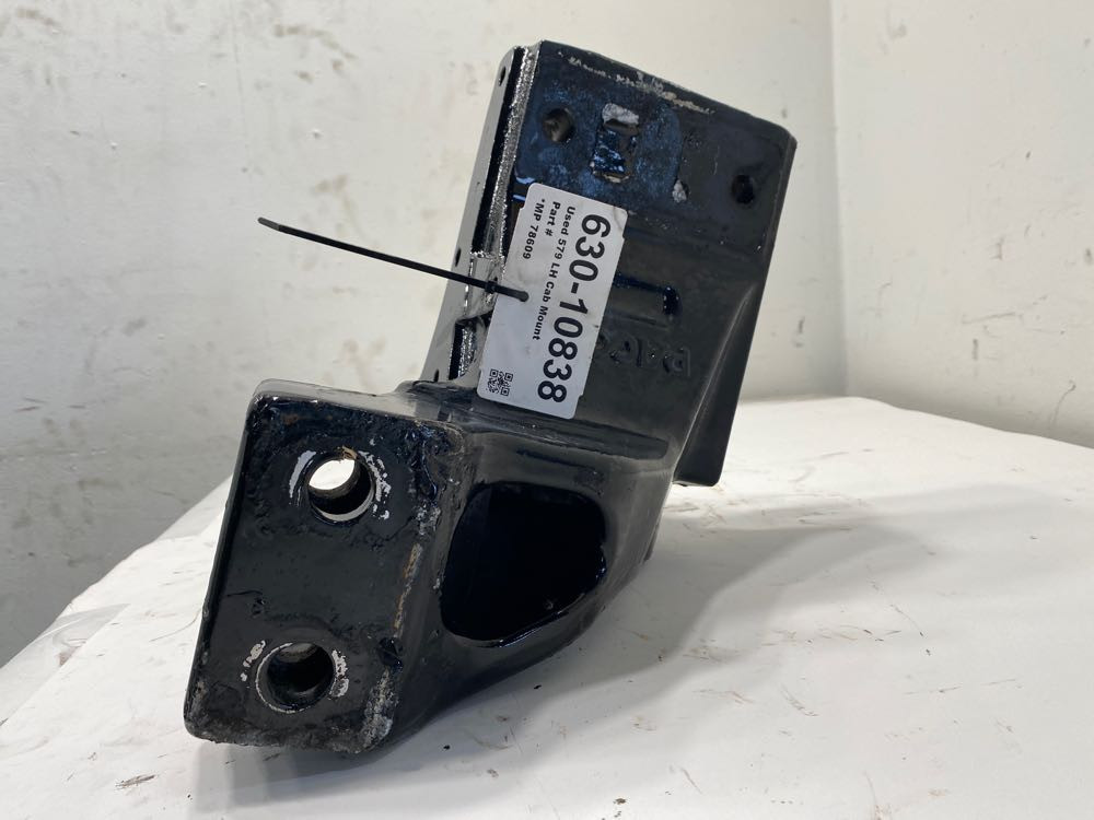 2016 Peterbilt 579 Cab Mount A856136 (630-10838)