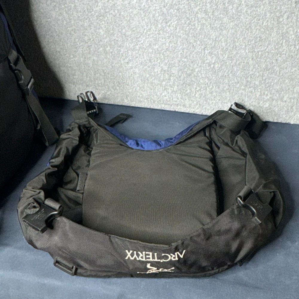Arc'teryx Bora 75 Backpack Hiking Camping Internal Frame Black Blue Large Pack